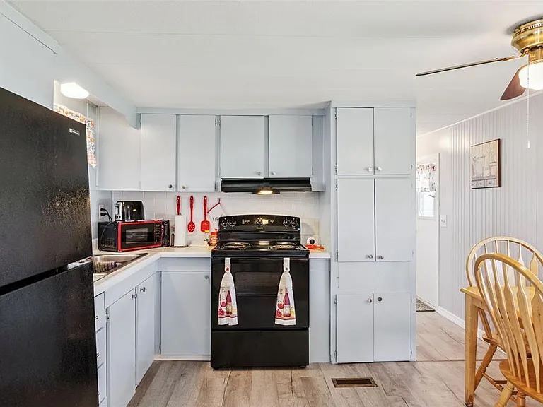 77 Wildwood Ln — Photo 3