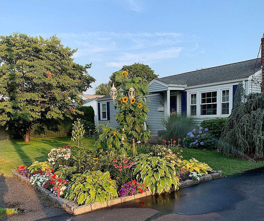 304 Long St, Warwick, RI 02886 Zillow