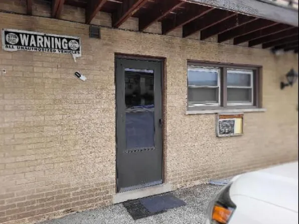 22 King Arthur Ct APT 8, Melrose Park, IL 60164