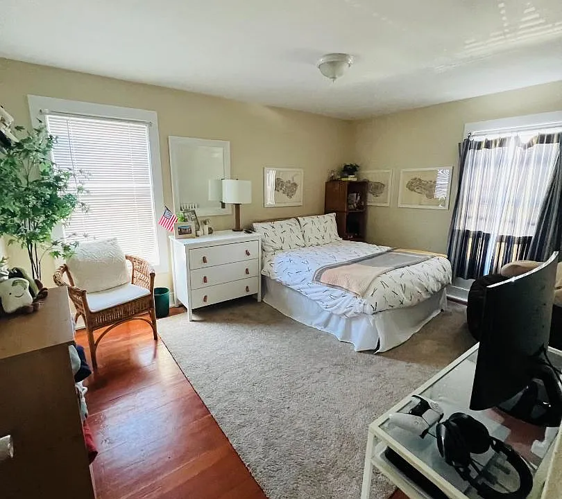 9 Narragansett Ave #2