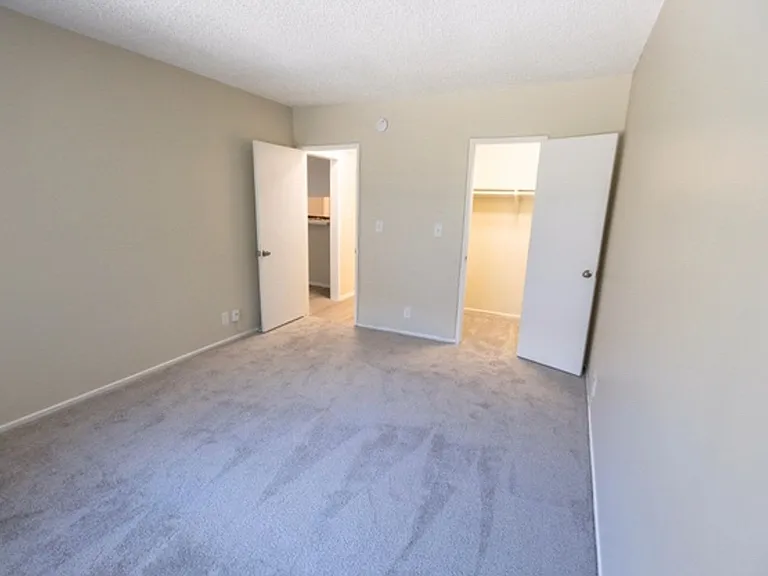 18400 Prairie Street — Photo 28