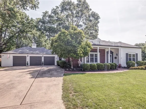 6611 Walmer St, Overland Park, KS 66202