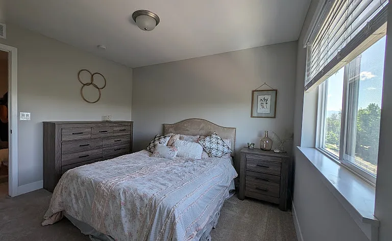 Guest bedroom