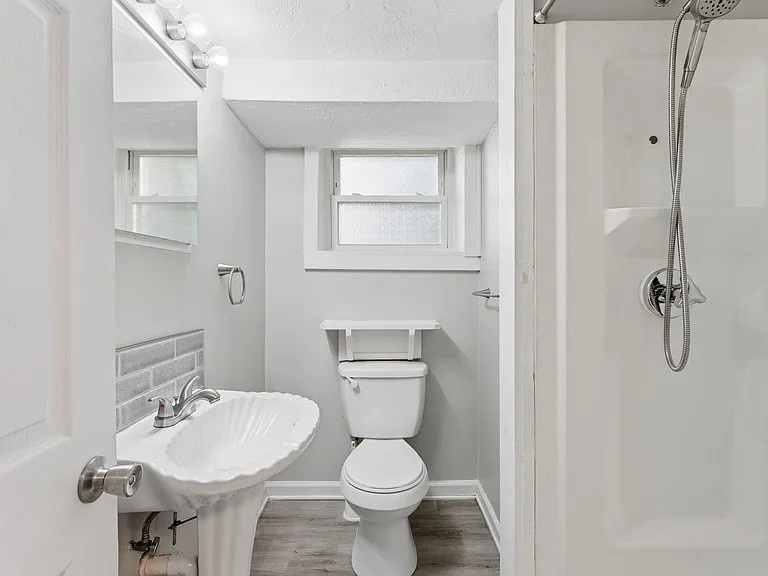 9 Hunters Rd #B — Photo 17