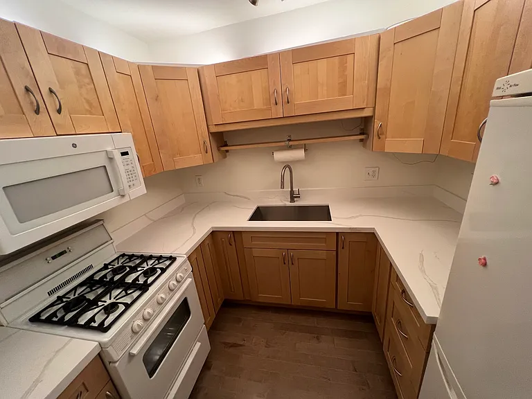 606 E Thomas St #R — Photo 6
