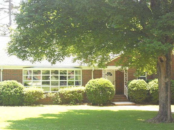 2nd image of 603 Heilig Ave
