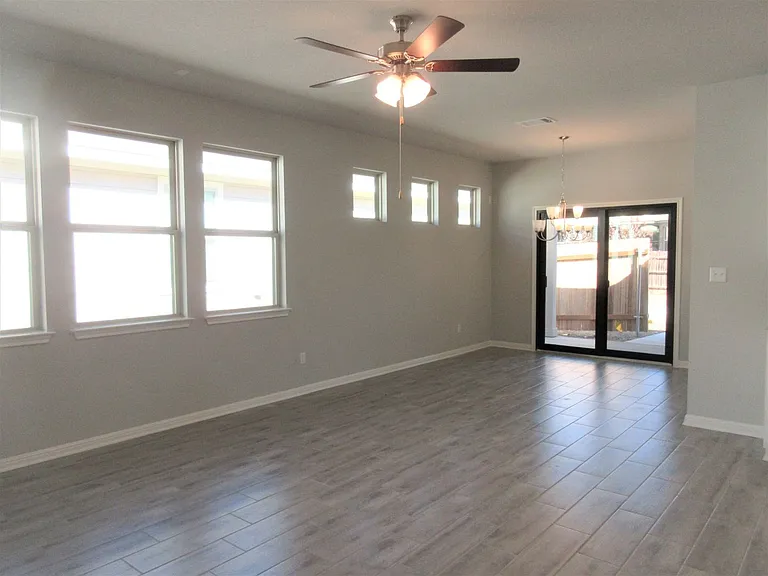 2224 Pecan Island Dr — Photo 2