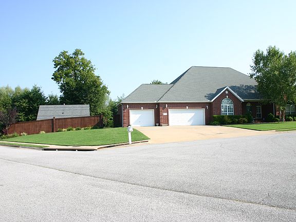 5th image of 3913 W Brooks Cir