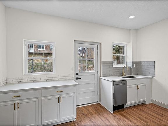 5th image of 3644 Washington Ave
