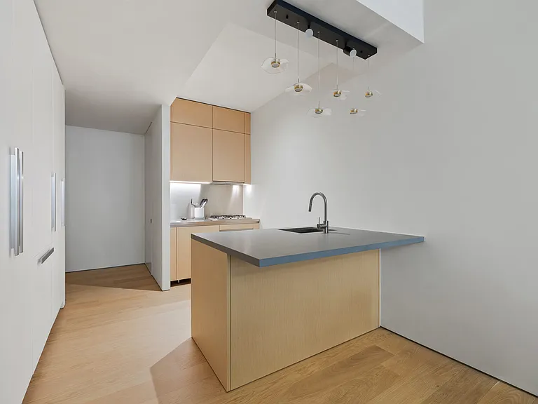 251 W 14th St #2B — Photo 5