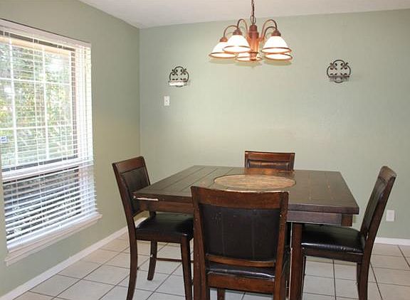 3rd image of 1009 Westbrook Dr
