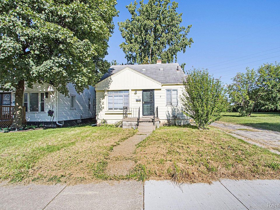 1st image of 18 Earlmoor Blvd
