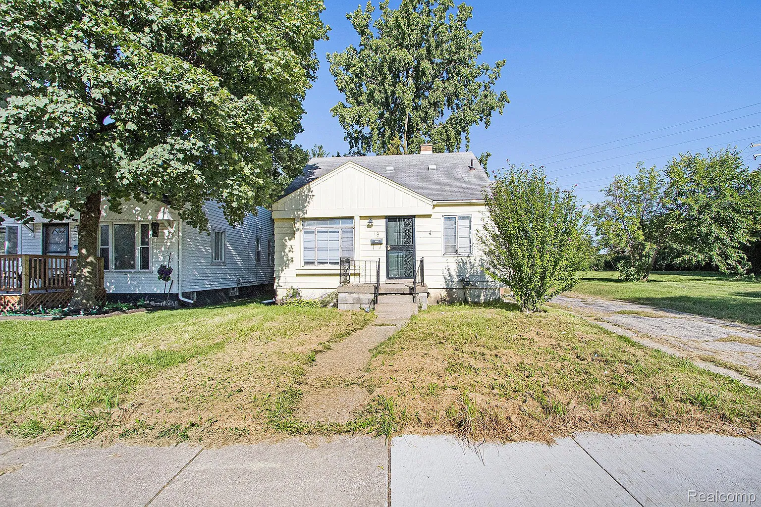 18 Earlmoor Blvd photo 1