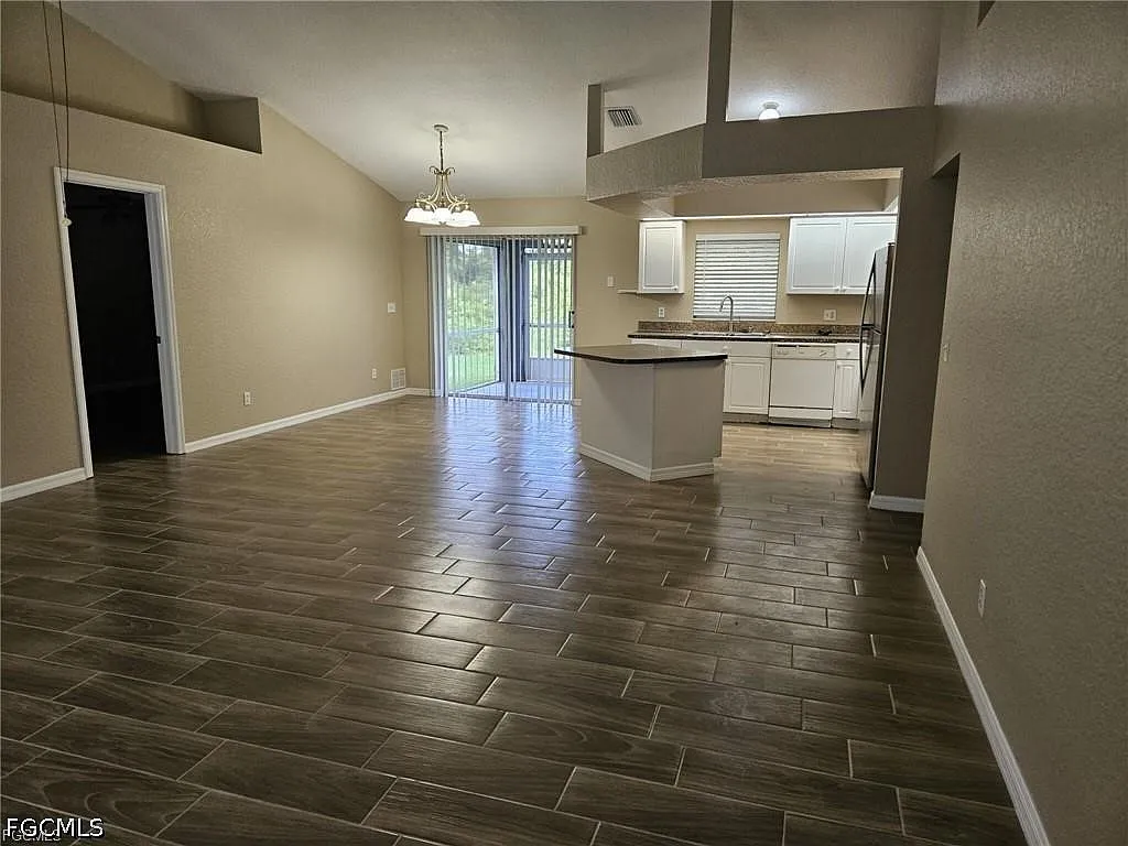 4 bed, 2.0 bath, 1712 sqft, $1,800 — Photo 2