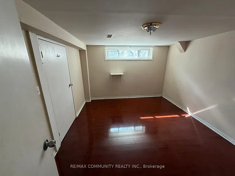 52 Grassington Cres #BASEMENT — Photo 14