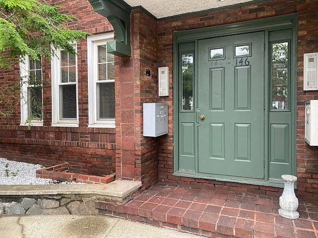 146 Irving Ave #B1 — Photo 4