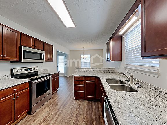 3rd image of 1543 Saint Andrews Dr