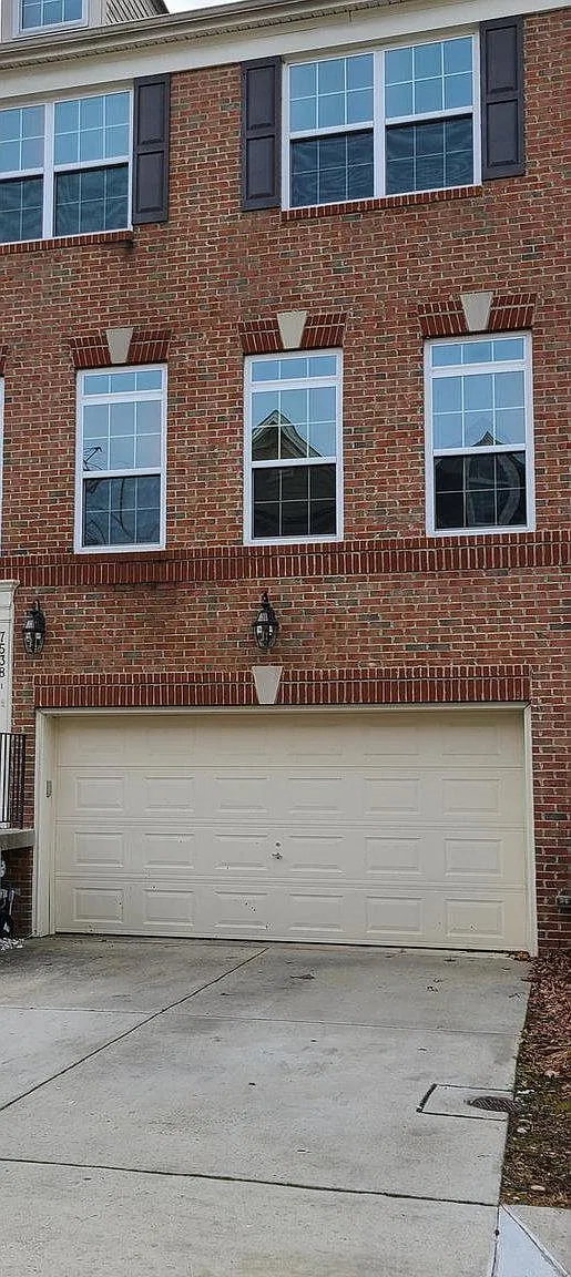 3 bed, 4.0 bath, 2336 sqft, $3,000 — Photo 1