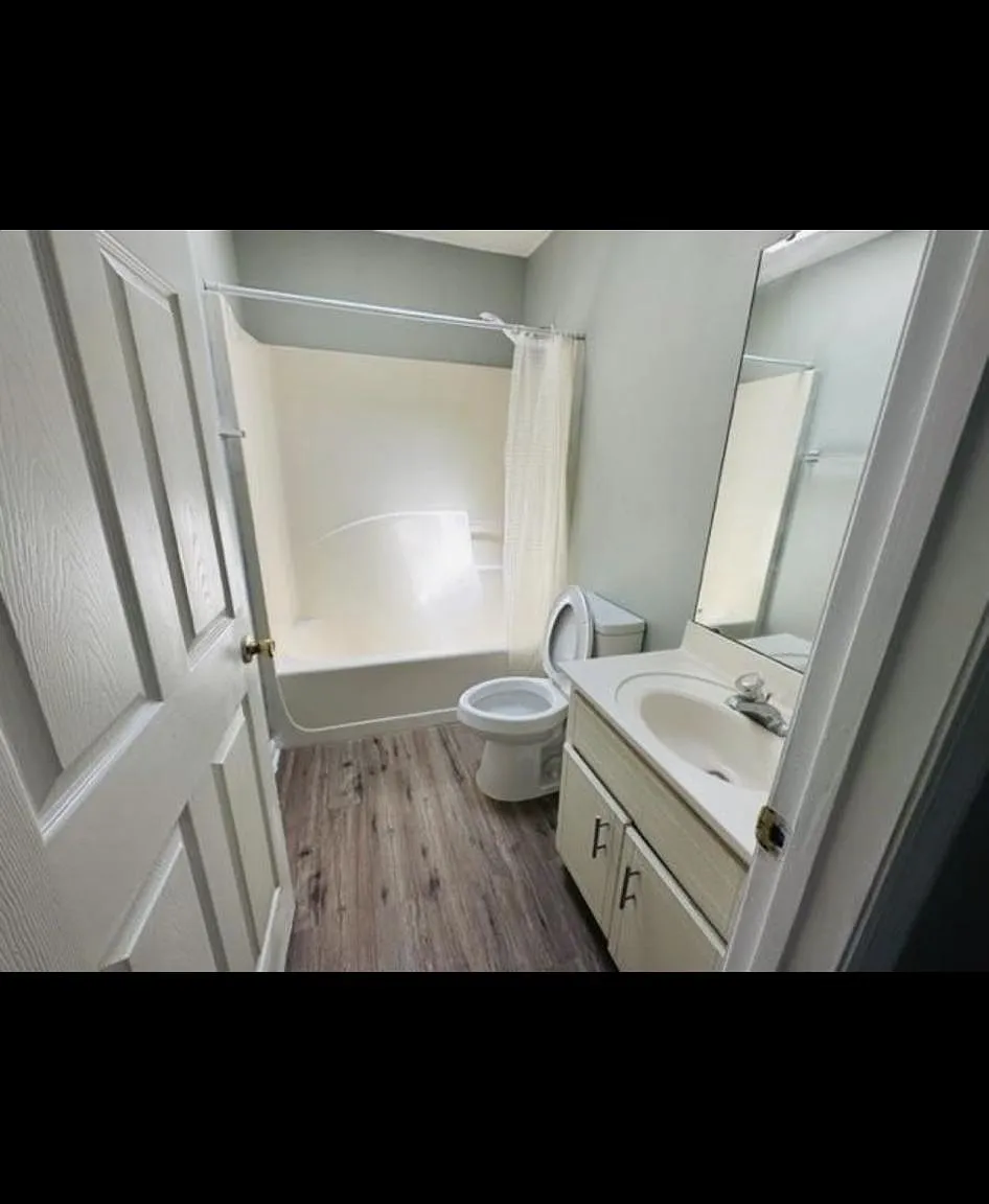 3 bed, 1221 sqft, $1,562 — Photo 3