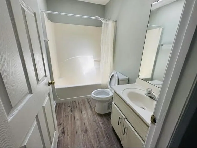4160 Mission Trace Blvd — Photo 3