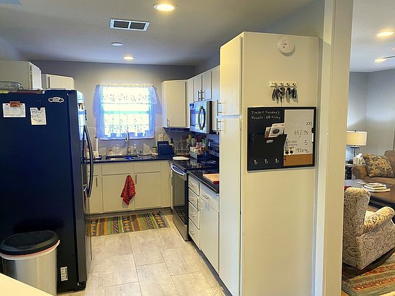 5th image of 403 Lois St