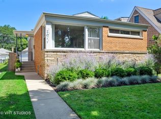 2011 Dobson St, Evanston, IL 60202