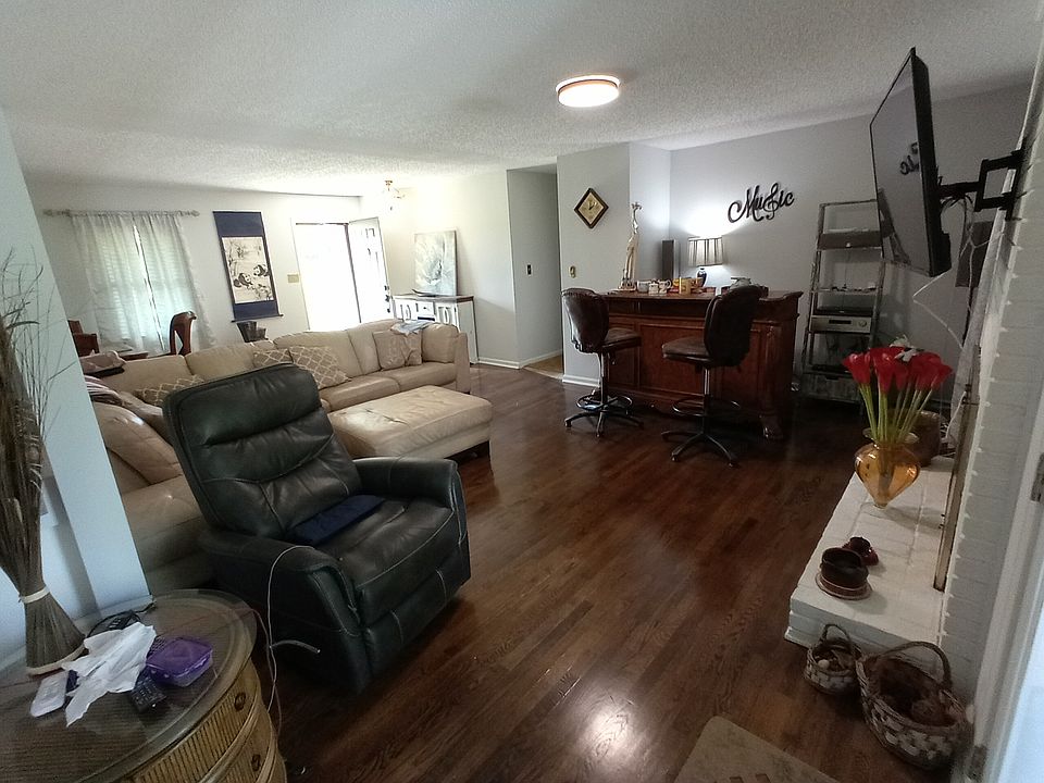 Great room with Bar and Fireplace