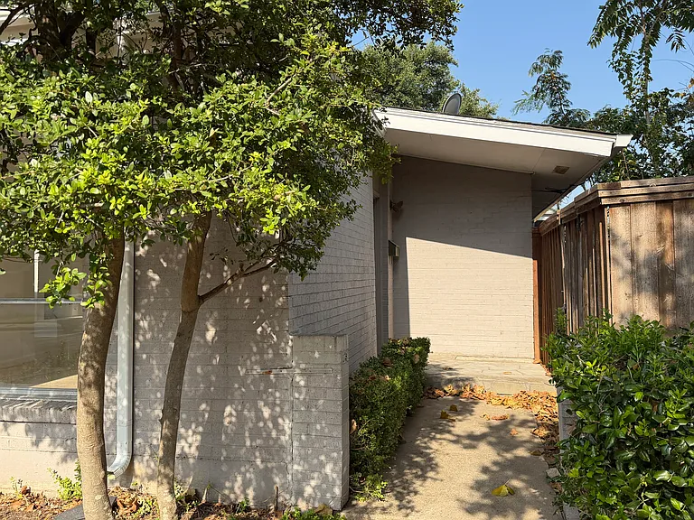7038 Briarmeadow Dr — Photo 2
