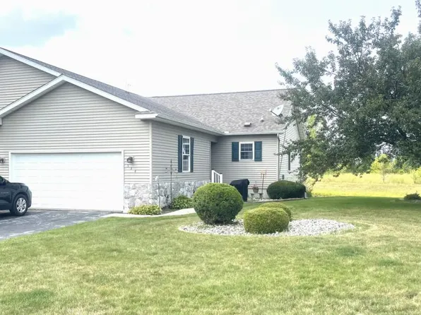 534 Hampton Lake Dr, Essexville, MI 48732