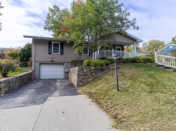 3508 E Lantern Ln, Saint Joseph, MO 64506