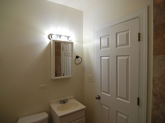 5th image of 6812 N Wayne Ave APT 1E