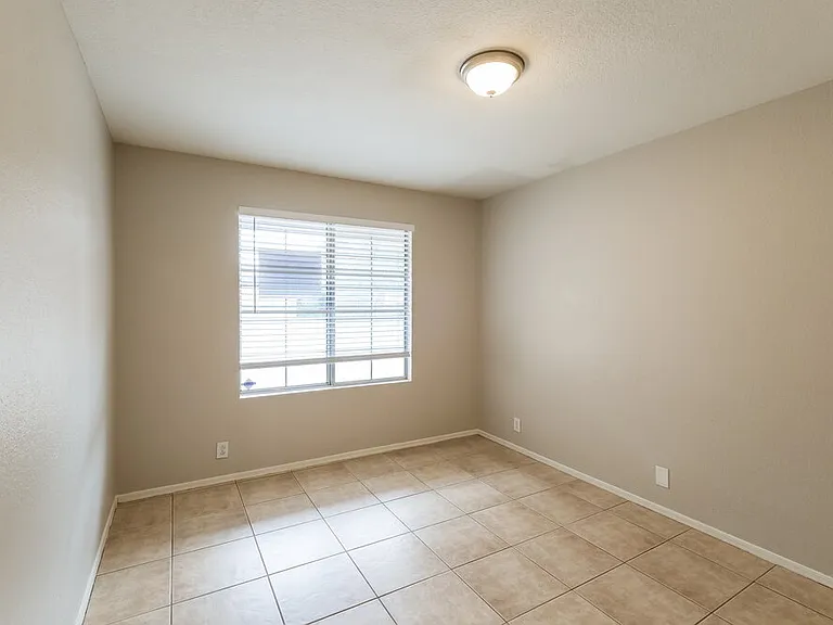 8745 W Tuckey Ln — Photo 13