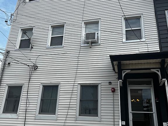 2nd image of 38 Bleecker St #2L