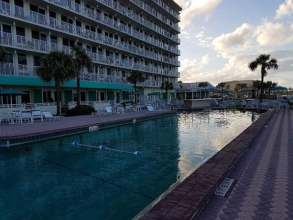 4th image of 701 S Atlantic Ave #411