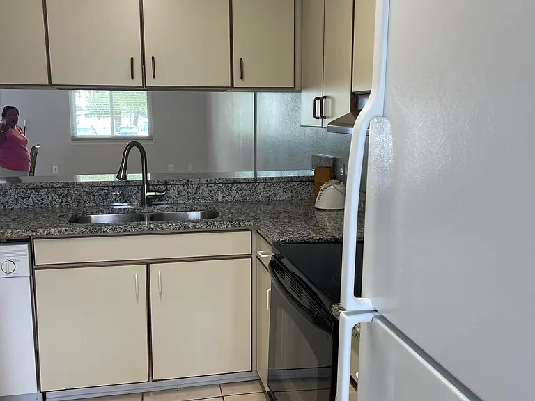 207 E 3rd St #207 — Photo 21