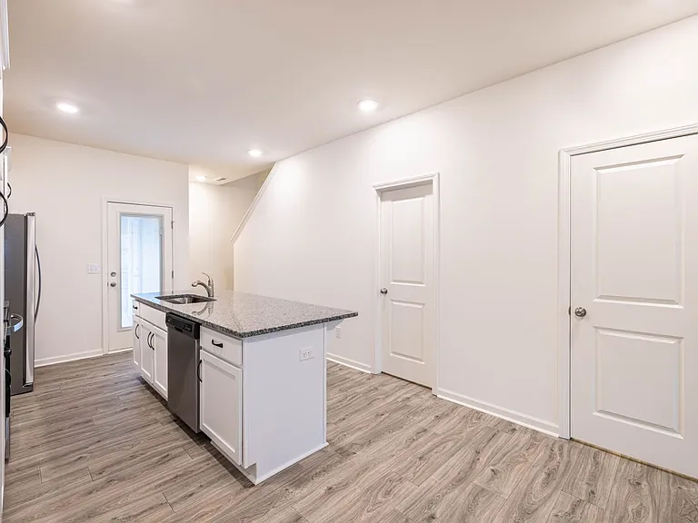 465 Kinnerton Pl — Photo 6