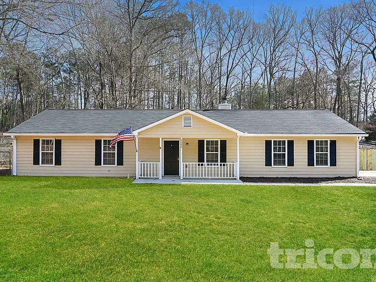 4702 Bullock Ln — Photo 1