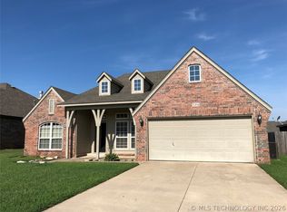 506 S 49th Ct, Broken Arrow, OK 74014