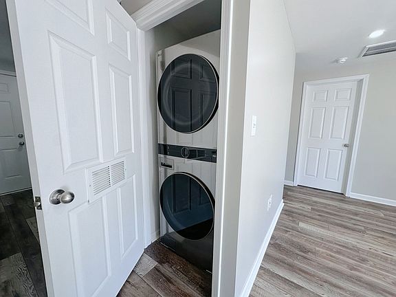 4th image of 403 Price Ave #D