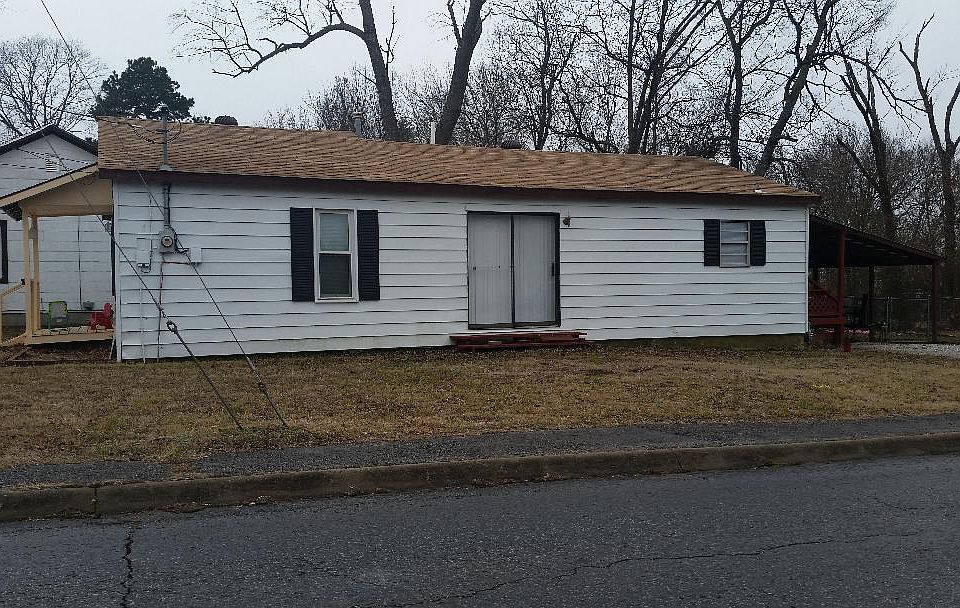 2nd image of 412 N 10th St