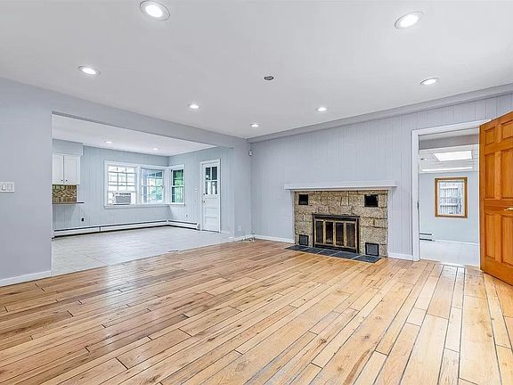 3rd image of 30 Beverly Dr #1