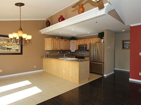 5th image of 10426 Millstone Dr