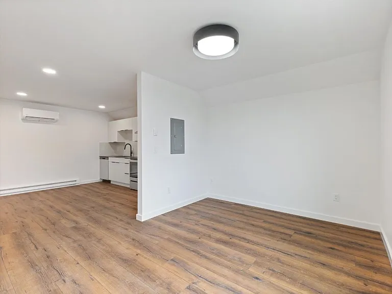 2967 S 27th Ave — Photo 5