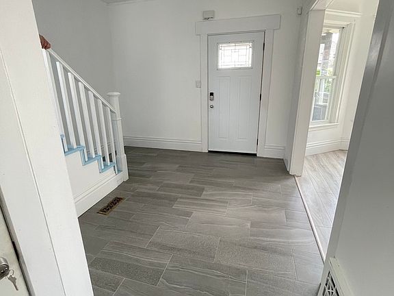 5th image of 354 Pierre Ave