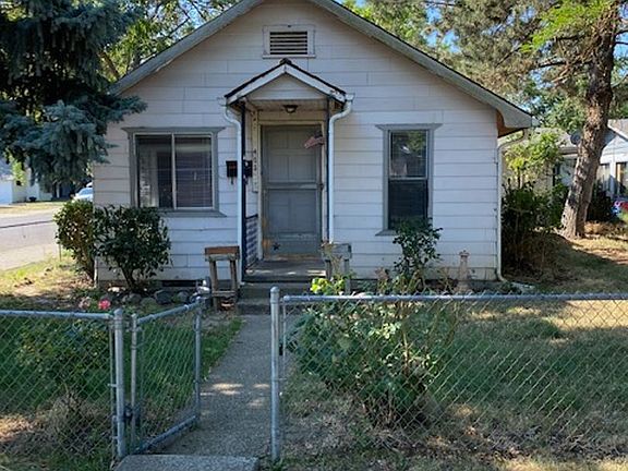 2nd image of 831 Oak St W #403-5.5-403