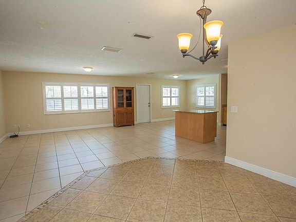 2nd image of 721 Heritage Blvd