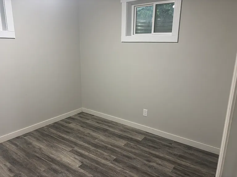 731 Berry St NE — Photo 17