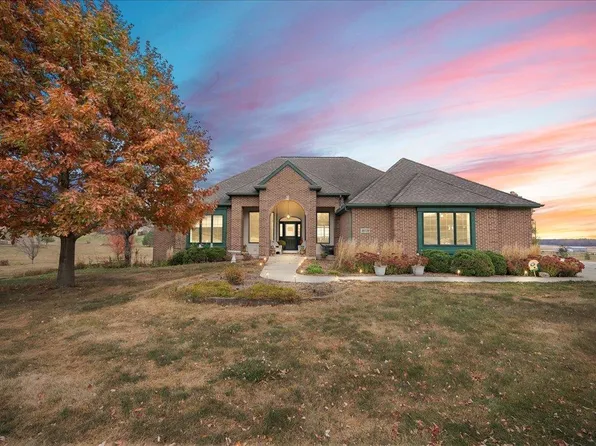 30729 Deer Trail Dr, New Hartford, IA 50660