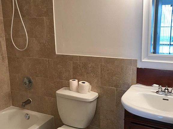 4th image of 1160 Hamilton Dr