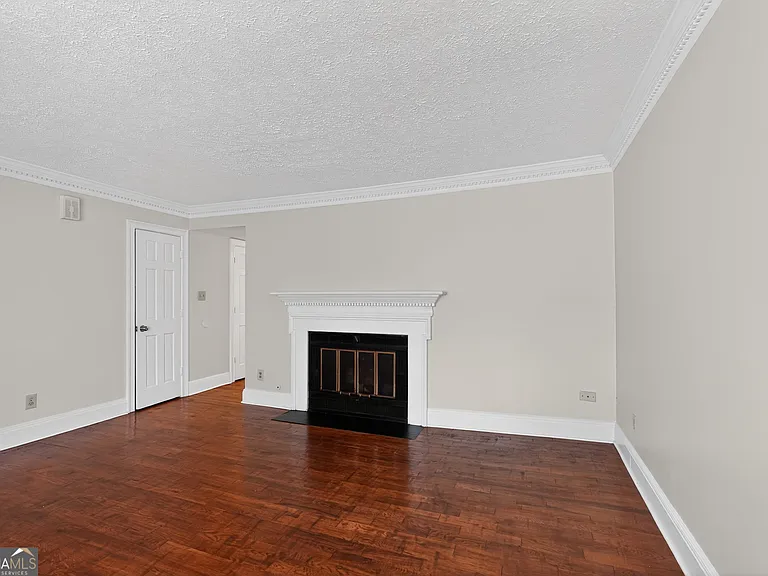 898 Chippendale Ln — Photo 8